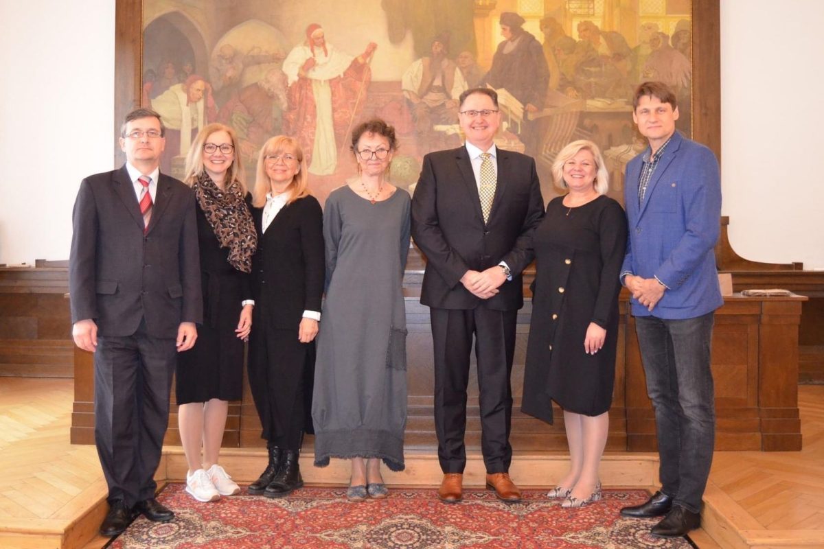 Partnerství s Gymnáziem J. Hollého v Trnavě